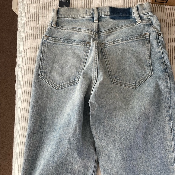 Abercrombie & Fitch Curve Love Ultra High Rise 90s Straight Jean light wash - Picture 3 of 4